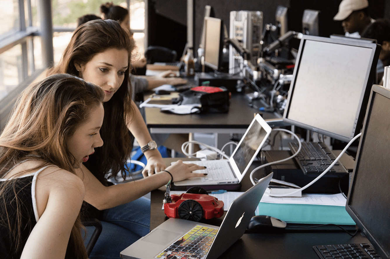 female computer engineering students